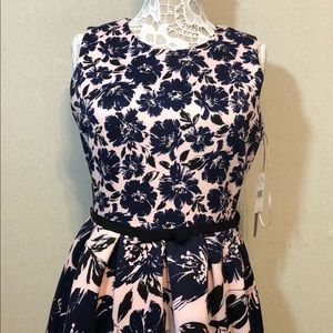 Fit & flare dress - with pockets!